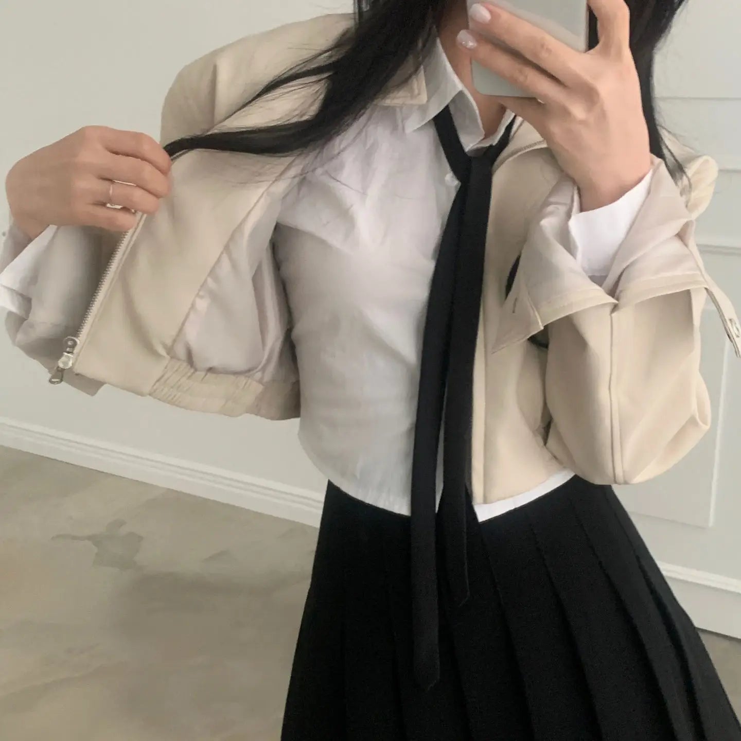 French Style Retro Design Zipped Stand Collar Elastic And Waisted Short Biker’s Leather Jacket Women