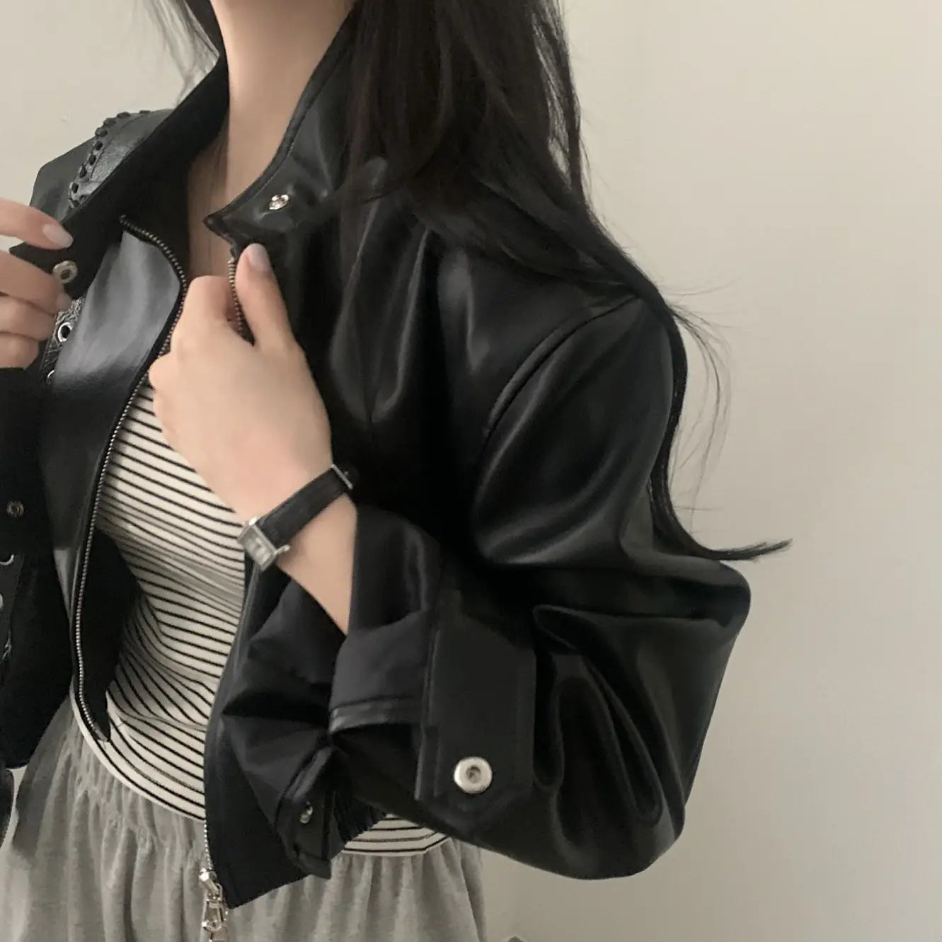 French Style Retro Design Zipped Stand Collar Elastic And Waisted Short Biker’s Leather Jacket Women