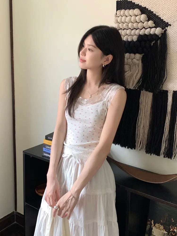 Sweet And Spicy Lace Stitching Floral Slim-fitting Suspenders Vest
