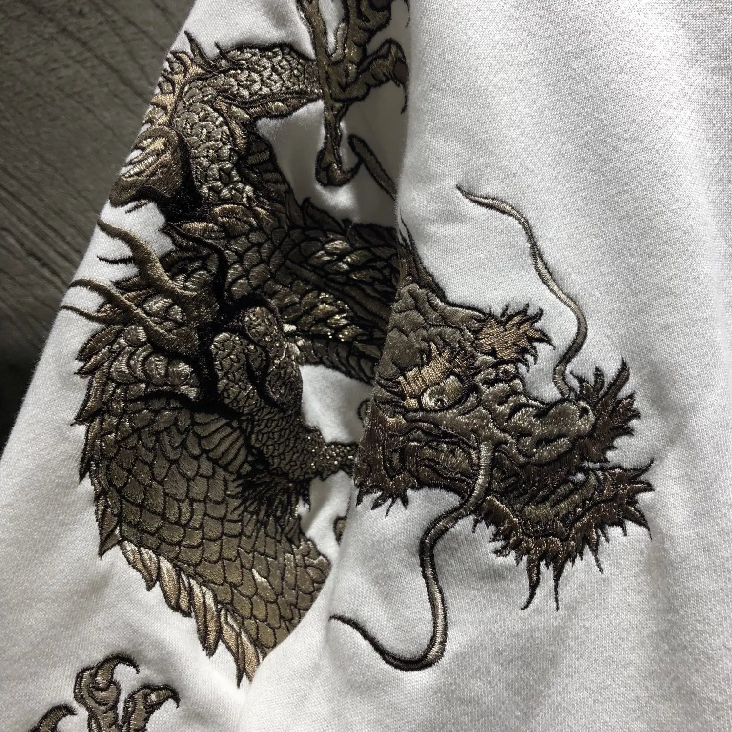 Men’s embroidered crew neck sweatshirt with double arms
