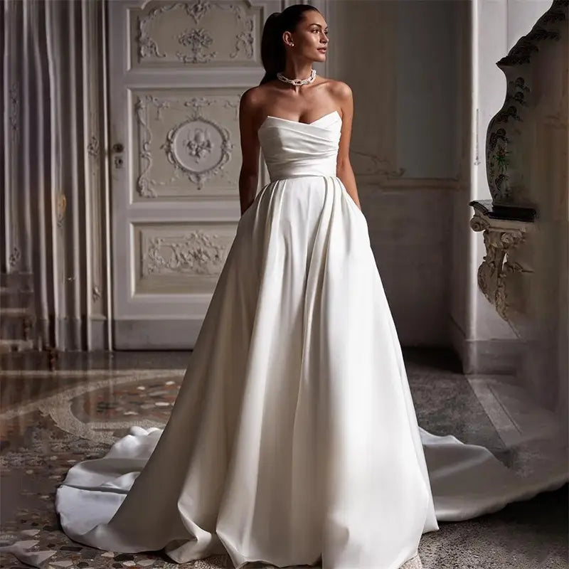 Four Seasons New Style White Satin Tube Top Simple Dress