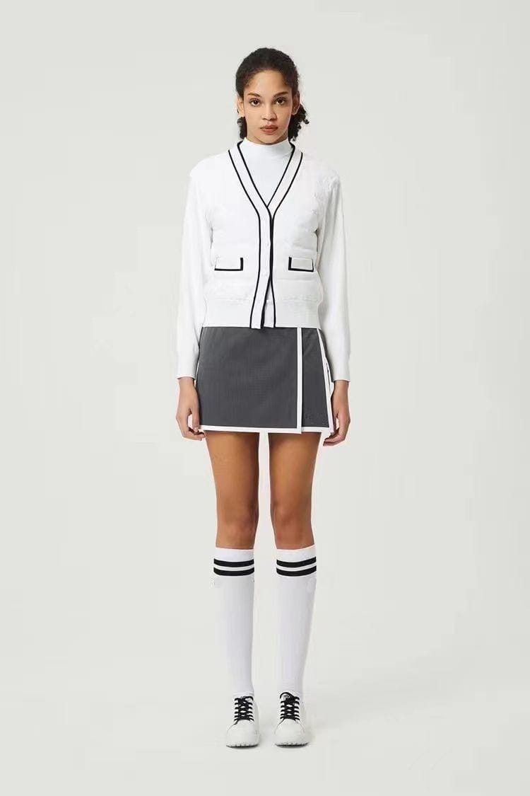Black And White Simple Fashionable Knitted Coat