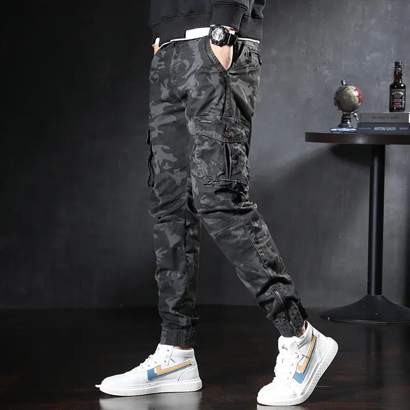Men’s slim overalls Korean casual pants shot by youth