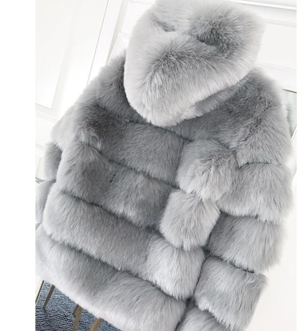 Women’s Minimalist Hooded Patchwork Fur Grass Jacket