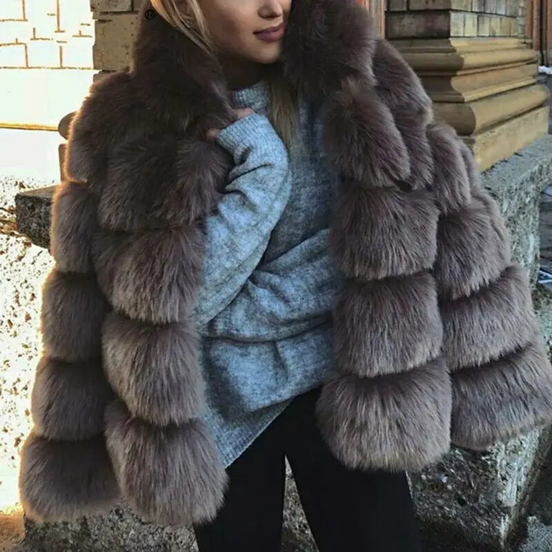 Women’s Minimalist Hooded Patchwork Fur Grass Jacket