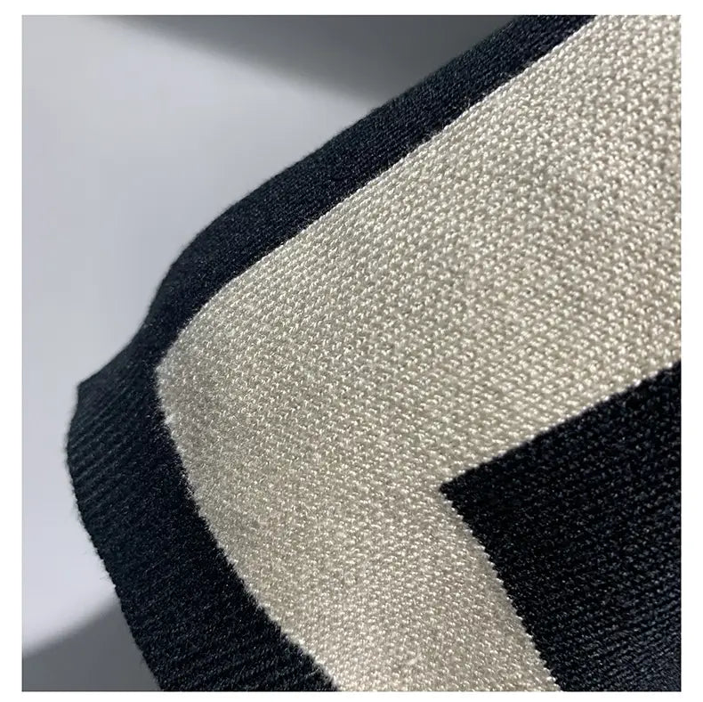 Men’s New Fashion Versatile Geometric Jacquard Sweater Half Sleeve Round Neck