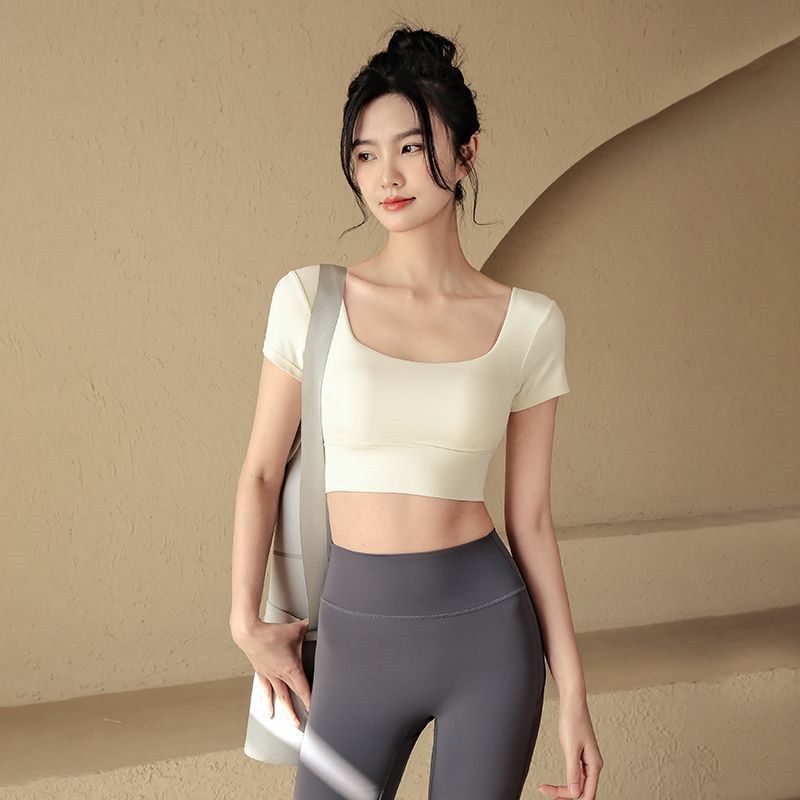 Women’s Short-sleeved T-shirt With Chest Pad