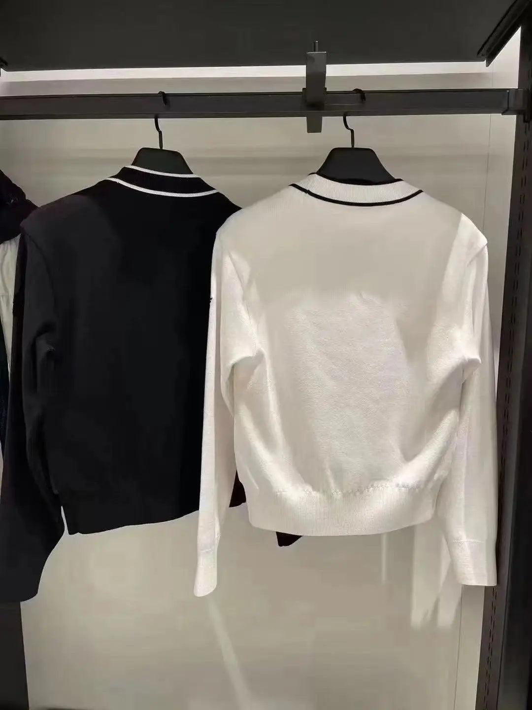 Black And White Simple Fashionable Knitted Coat