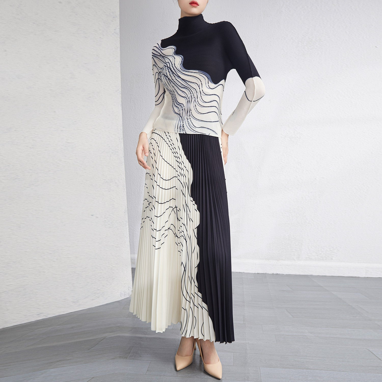 High-grade Printed Curve Top Age-reducing Skirt Suit - Black Long Sleeve / Free Size Top