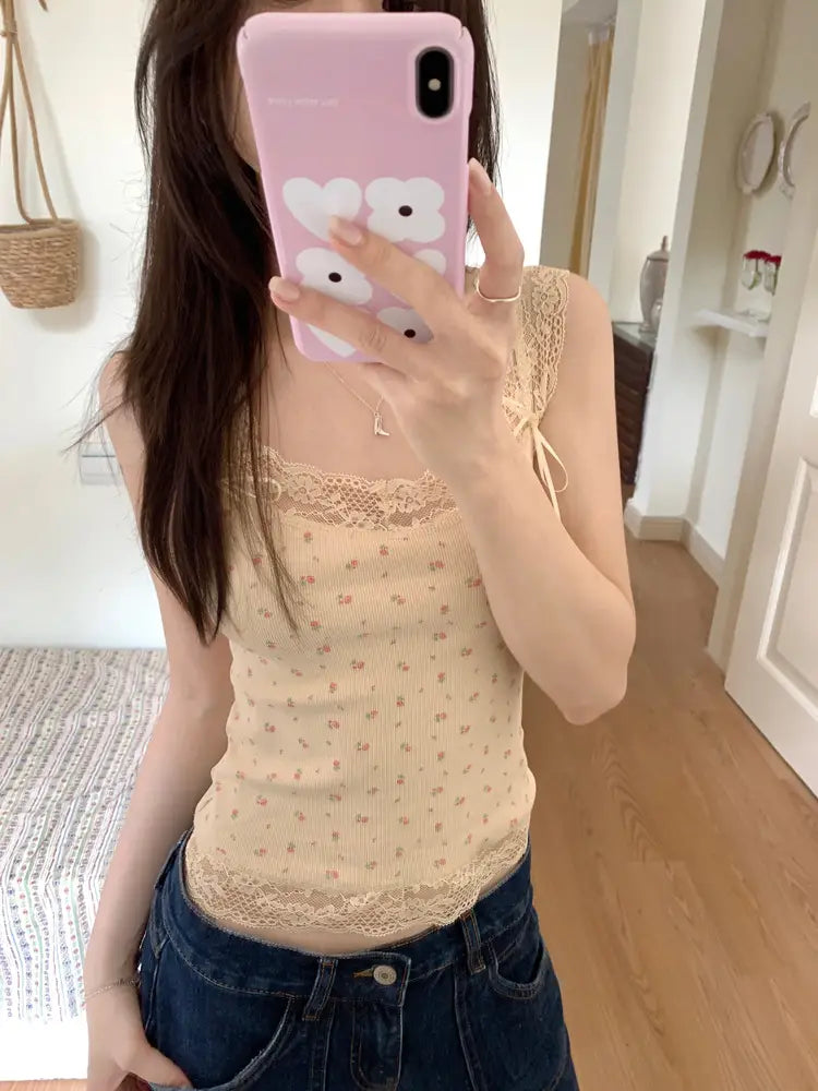 Sweet And Spicy Lace Stitching Floral Slim-fitting Suspenders Vest