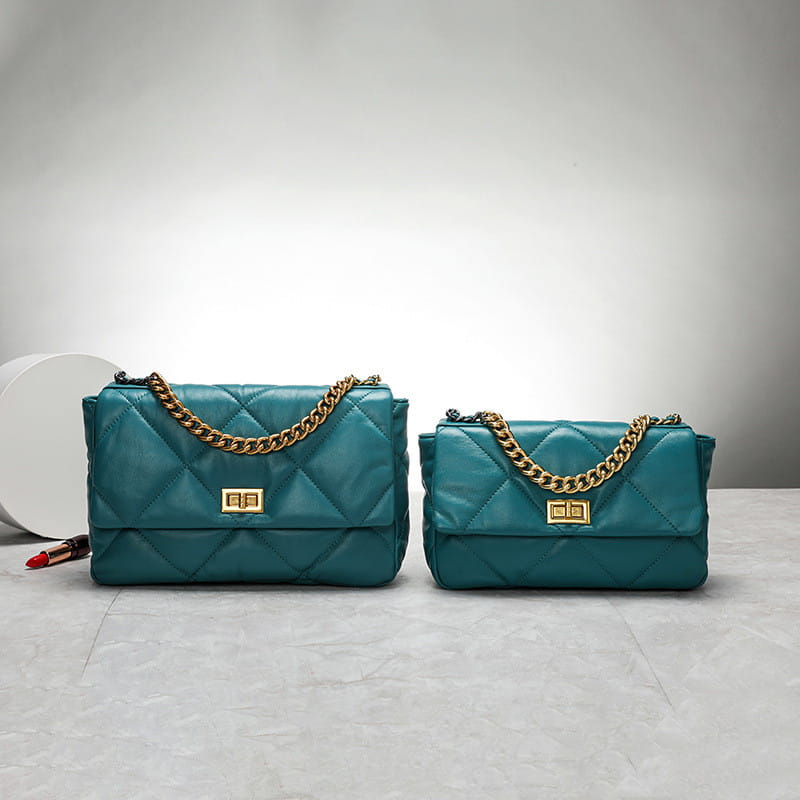 Original Blue Chain Bag Distribution Explosion
