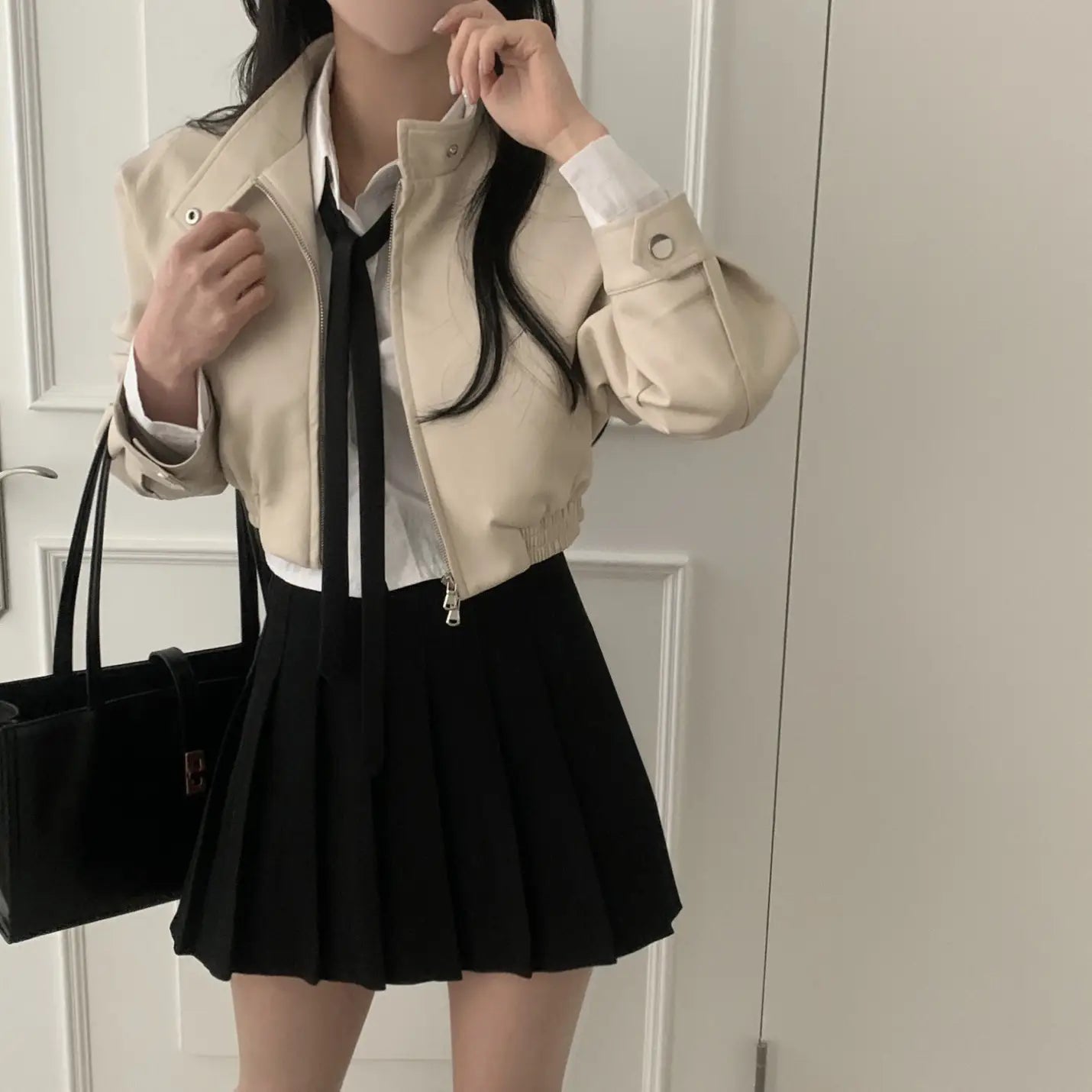 French Style Retro Design Zipped Stand Collar Elastic And Waisted Short Biker’s Leather Jacket Women