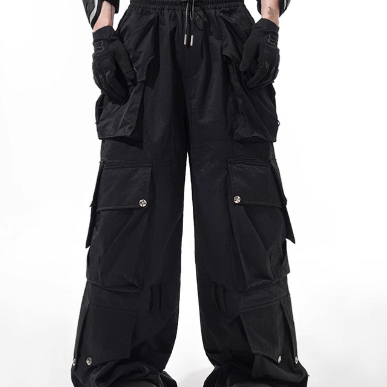 Dark Three-dimensional Multi-pocket Slacks