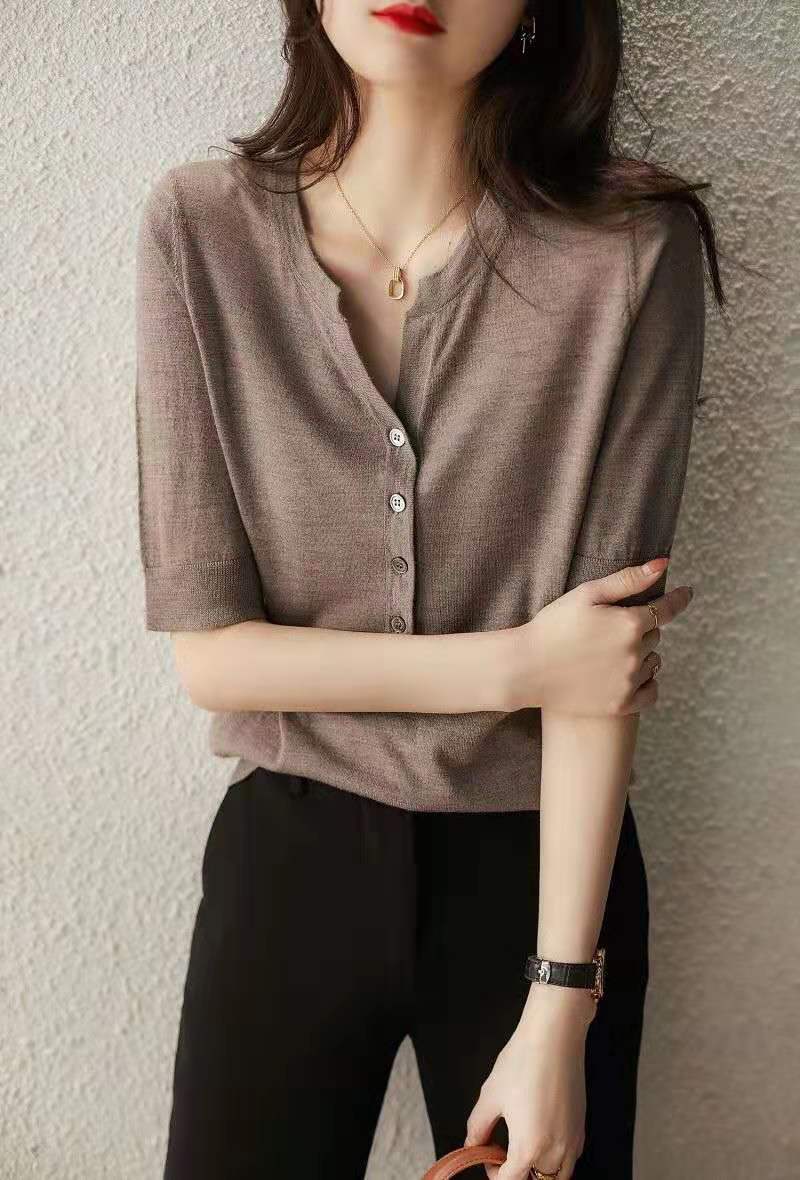 Knitwear Women’s V-neck Fashion Half-open Collar Breasted Top - Camel / Free Size
