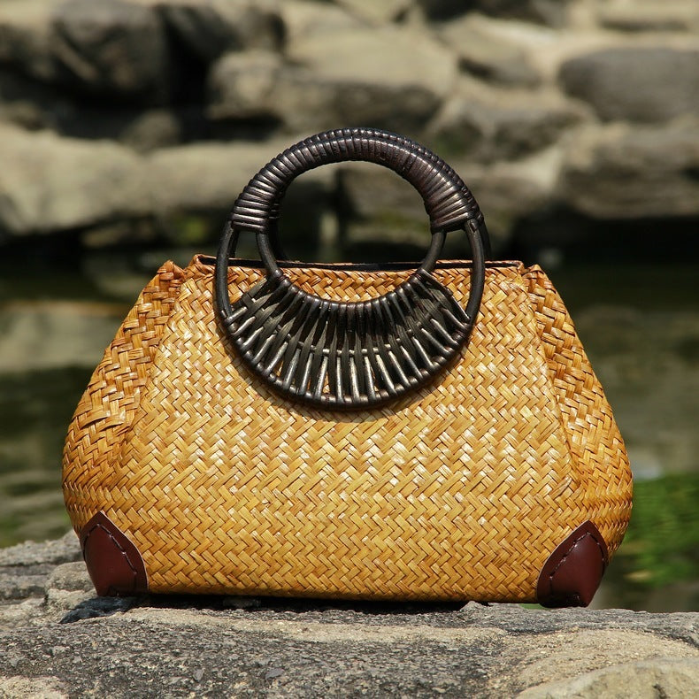 Rattan Chic: Woven Hand Bag Sensation