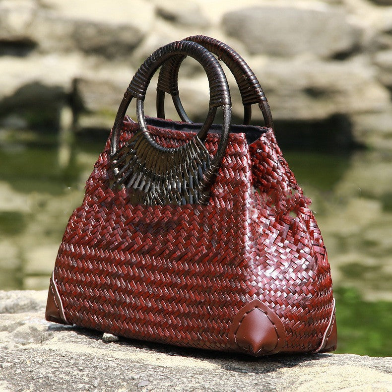 Rattan Chic: Woven Hand Bag Sensation
