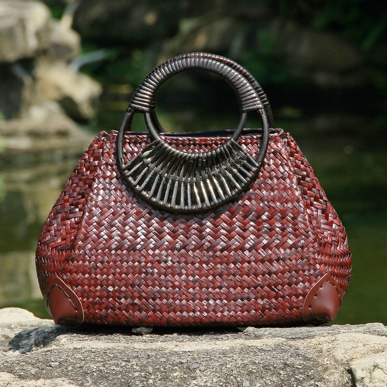 Rattan Chic: Woven Hand Bag Sensation