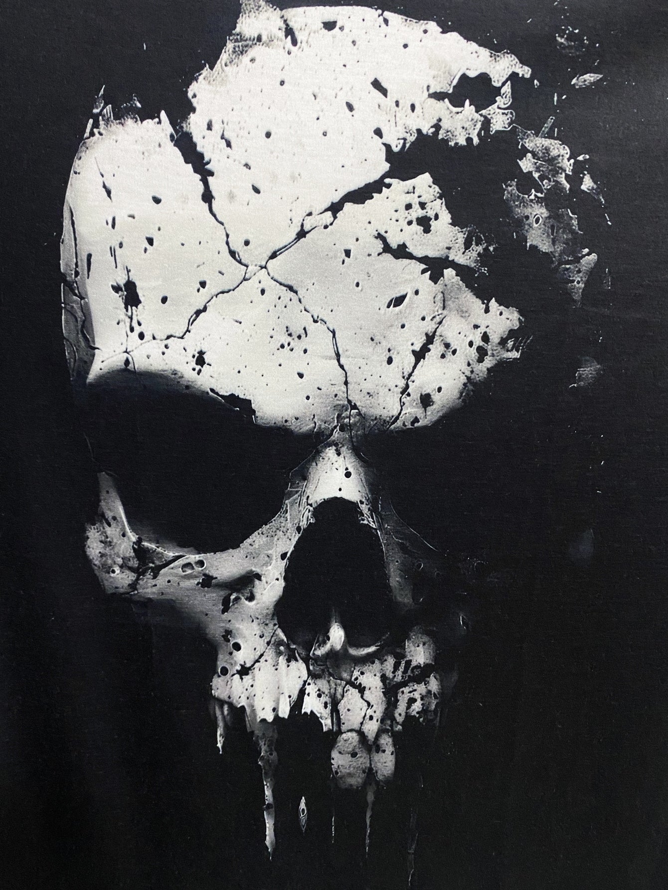 A Novel And Cool Top For Men To Wear Outdoors In Summer Featuring A 3D Digital Shattered Skull Pattern And A Round Neck