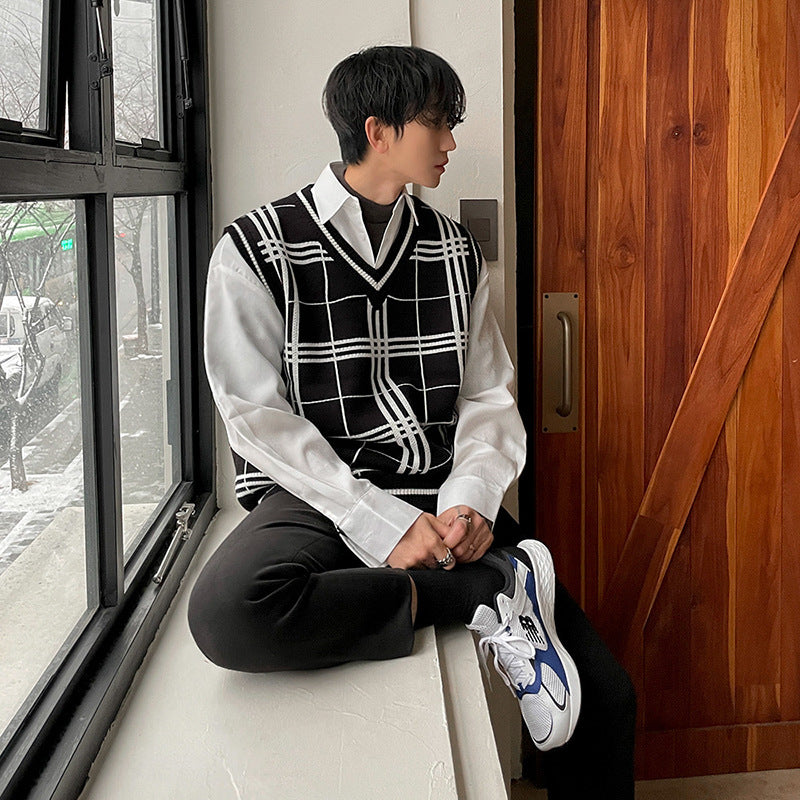 Knitted Men’s Trendy Plaid V-neck Sweater Vest